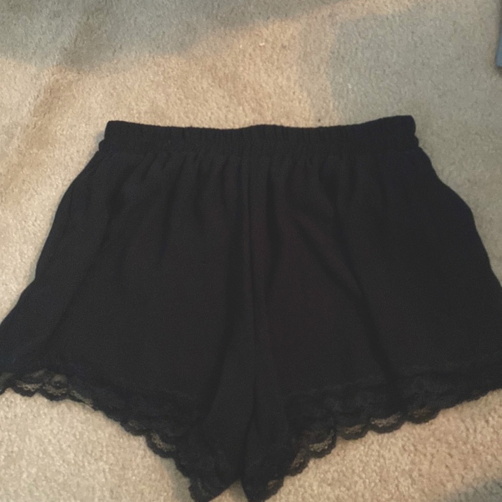 Flowy lace black shorts size L